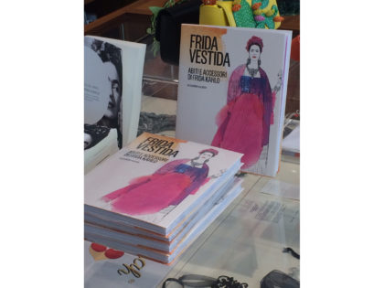 libro illustrato acquerello, Frida Kahlo, Frida Vestida, fashion watercolor illustration book,3