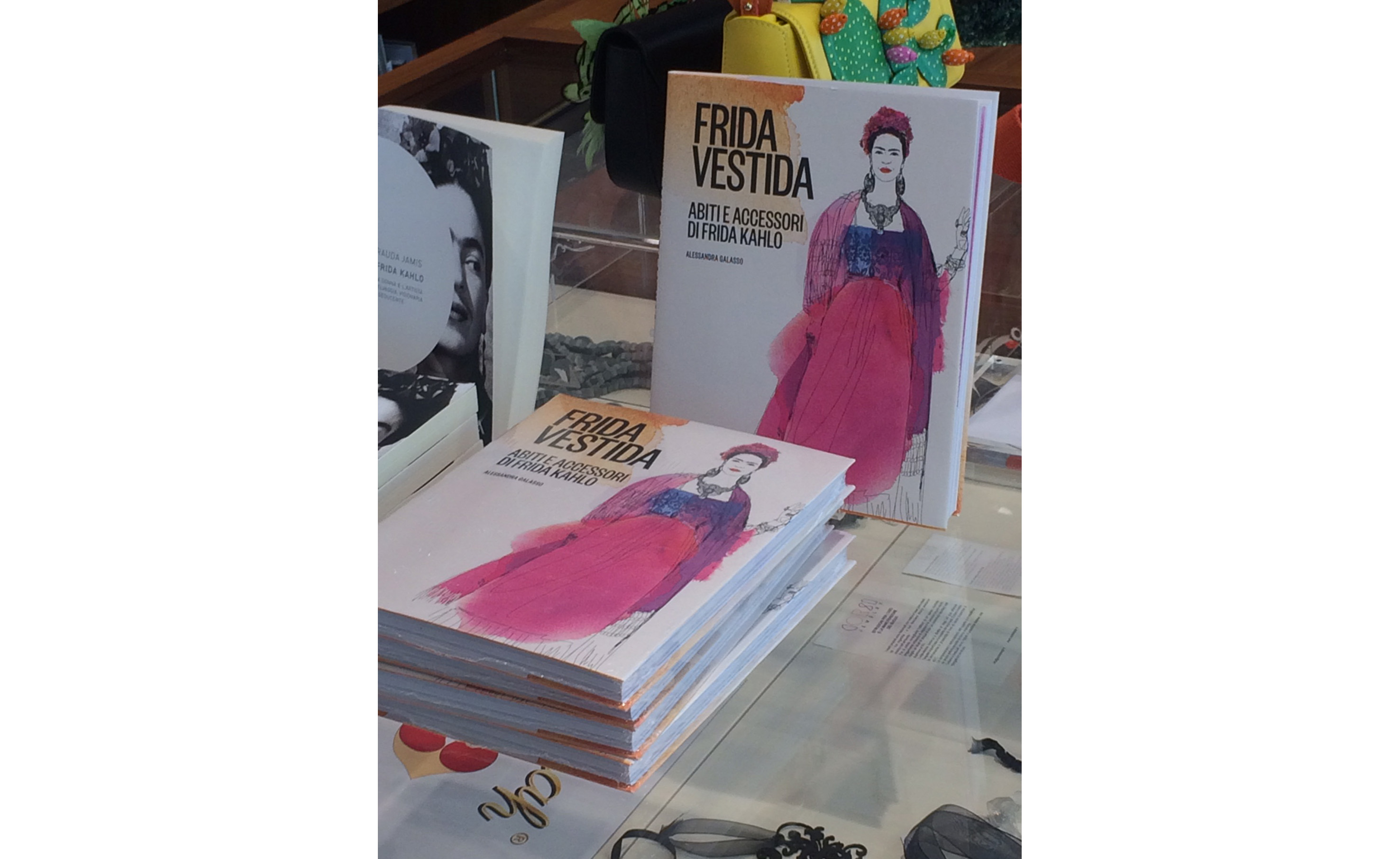 libro illustrato acquerello, Frida Kahlo, Frida Vestida,  fashion watercolor illustration book